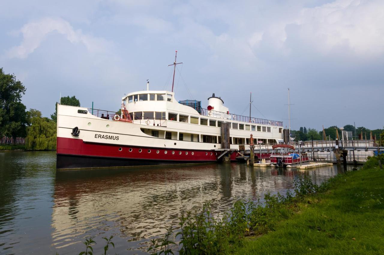 Bed & Breakfast De Logeerboot *