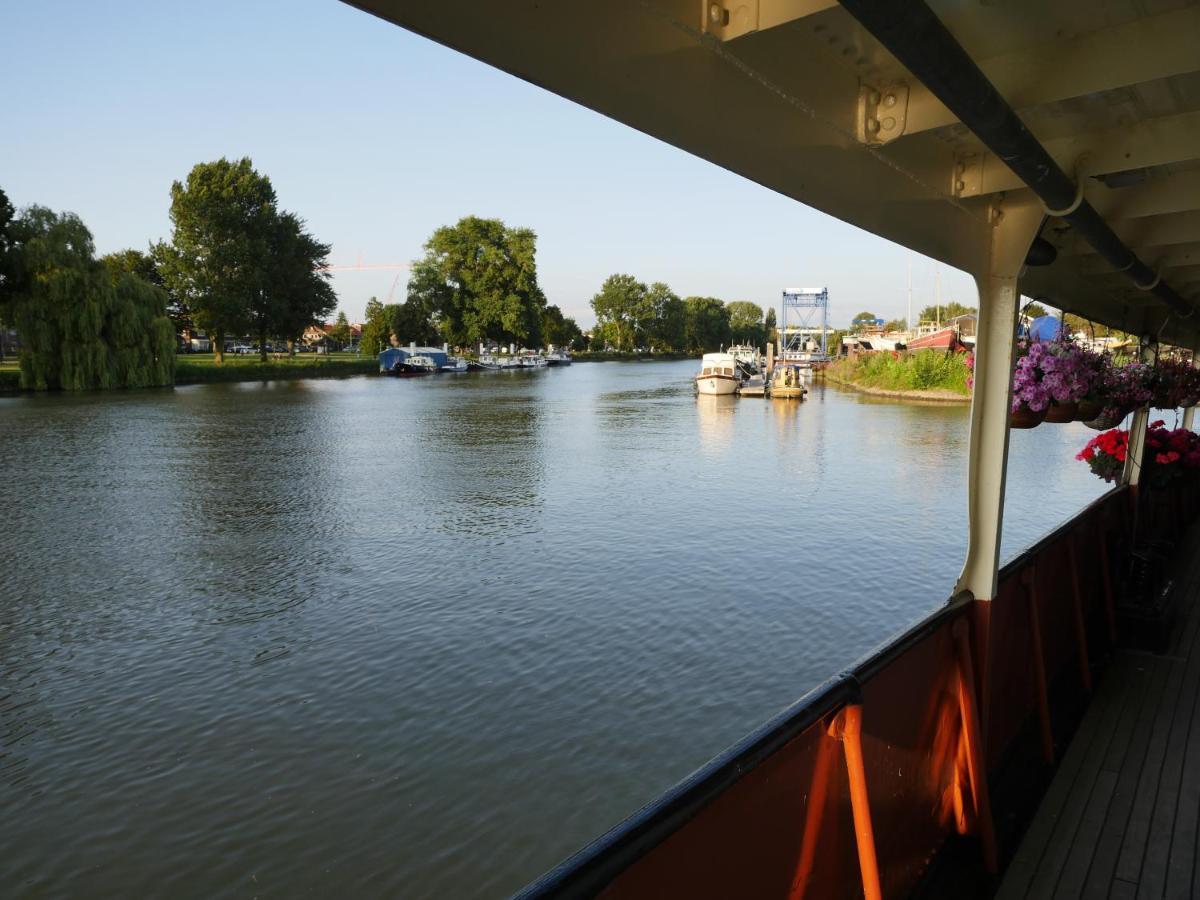 De Logeerboot Bed & Breakfast *